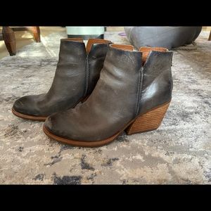 Kork-Ease Chandra booties sz 8
